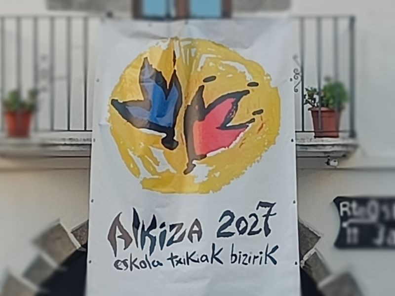Ekainean ospatuko den Eskola Txikien festaren logoa aurkeztu da Alkizan