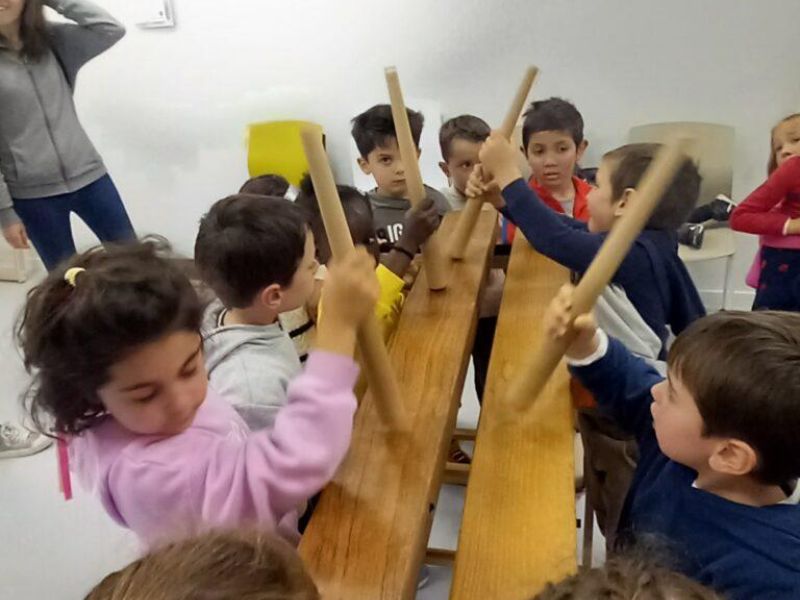 Zubieta eta Aginagako herri eskoletako ikasleak elkarrekin Zumarte musika eskolan